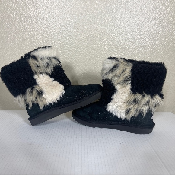 UGG‎ Classic Short Patchwork Fluff Boot Black Youth Size 2 - Picture 5 of 8